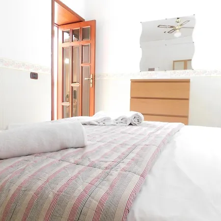 Piacevole Chiaia * Naples